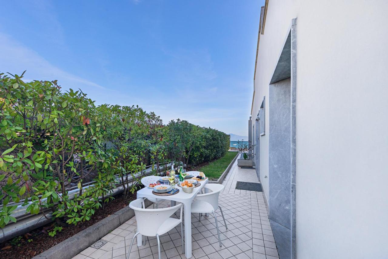Residenza Miralago By Wonderful Italy Дезенцано-дель-Гарда Экстерьер фото