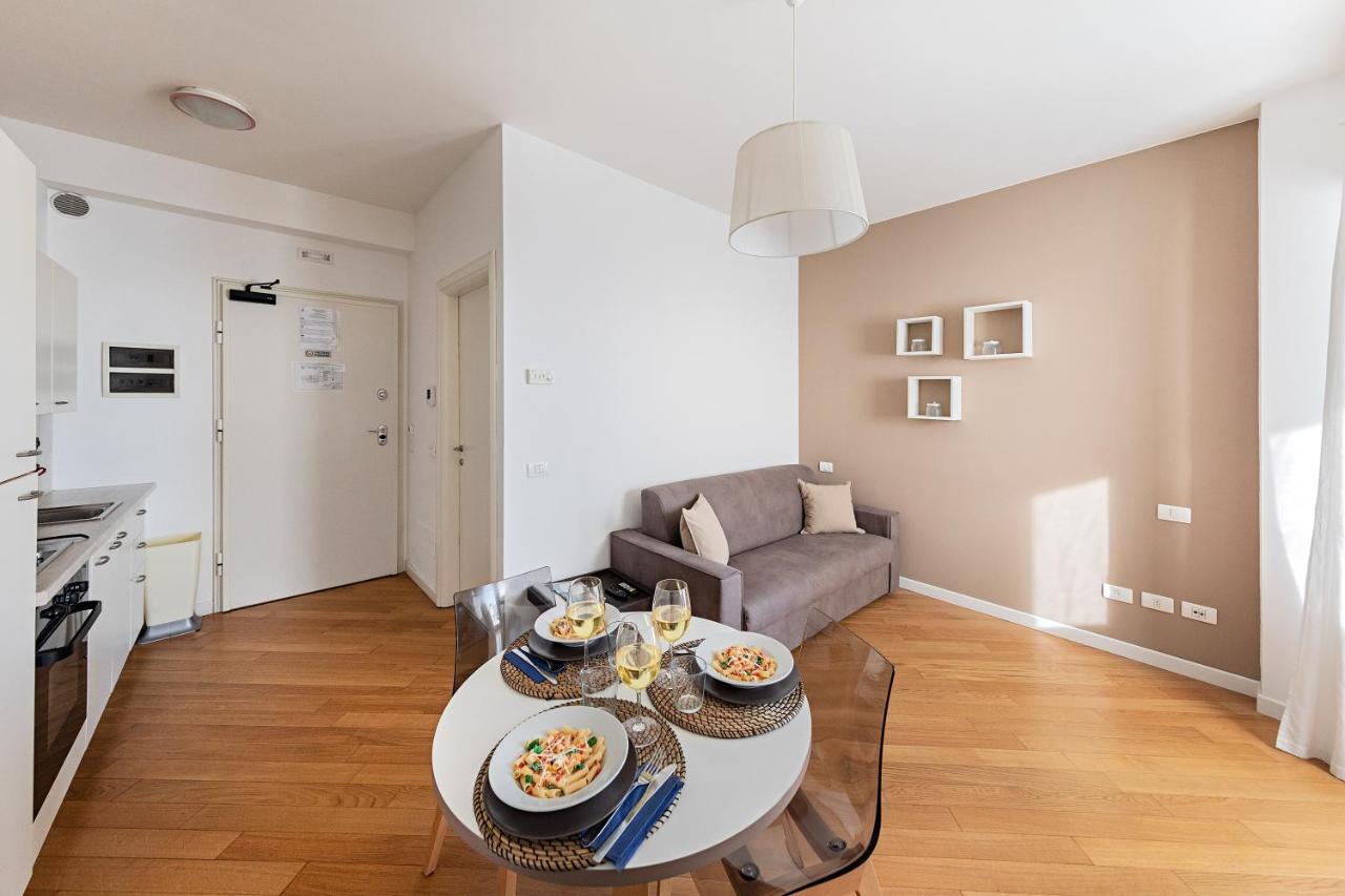 Residenza Miralago By Wonderful Italy Дезенцано-дель-Гарда Экстерьер фото